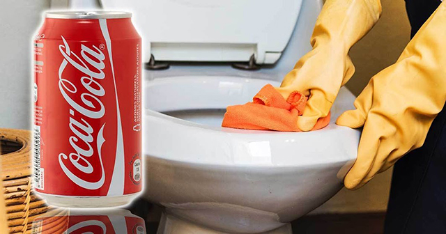 Tẩy bồn cầu bằng Coca - Cola